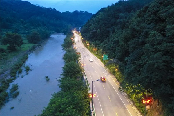 旌德縣G330“美麗公路”建設顯成效，樹立安全“零事故”新標桿